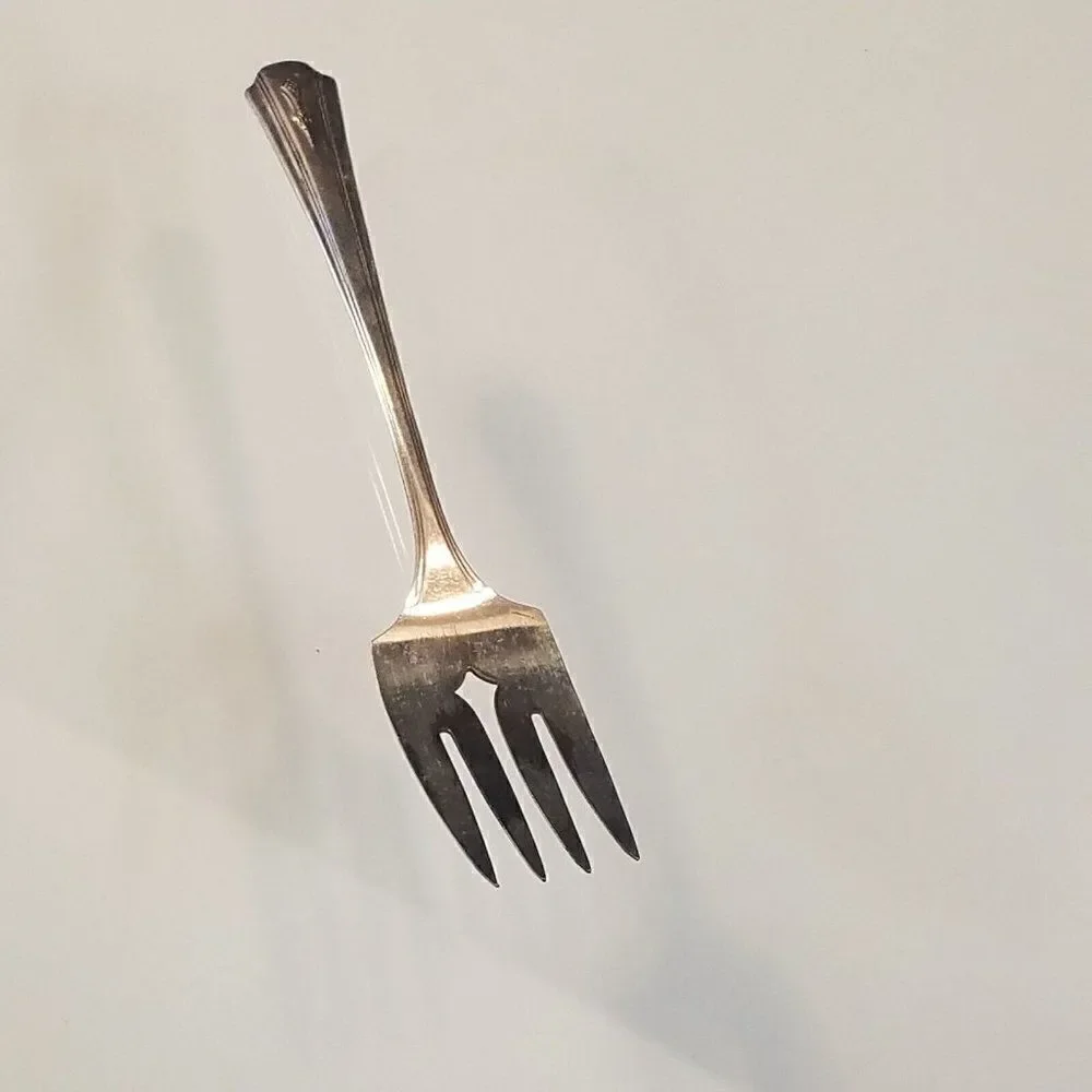 Peerless Oneida Silver Plate 1933 Charmion Pattern Serving Fork 8.25 in